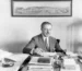 Foto en blanco y negro del ingeniero Rafael Benjumea y Burín, ingeniero del Caminito del Rey, sentado en su oficina. Archivo UMA