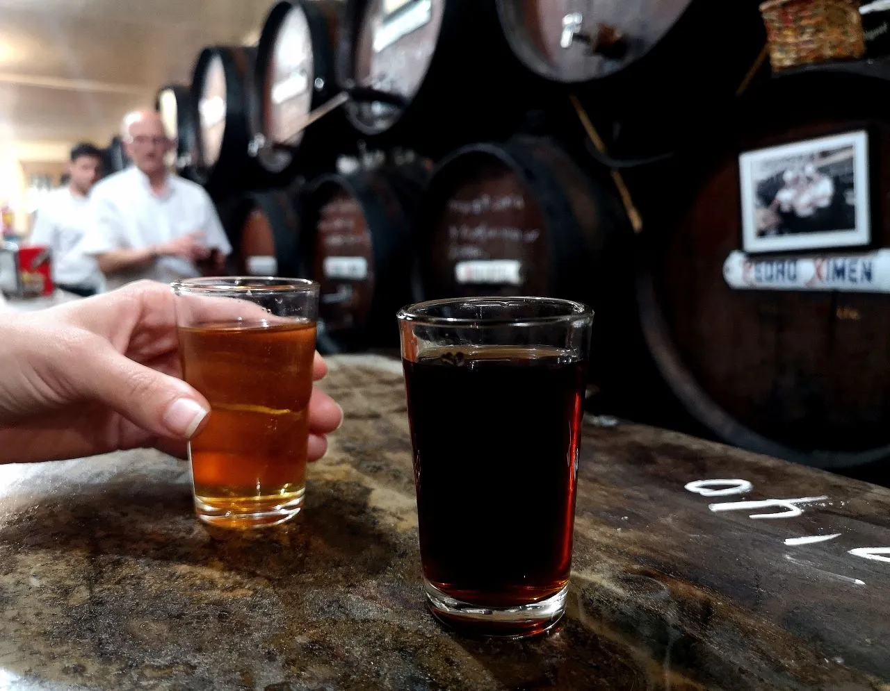 dos copitas de vino de Málaga en el famos bar Casa del Guarda